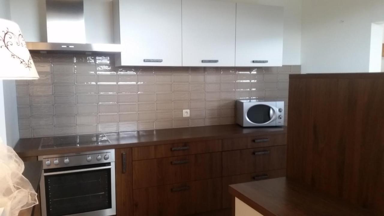King Of Gold Stables Appartement Met Stalling Voor 5 Paarden Zutendaal Exterior photo