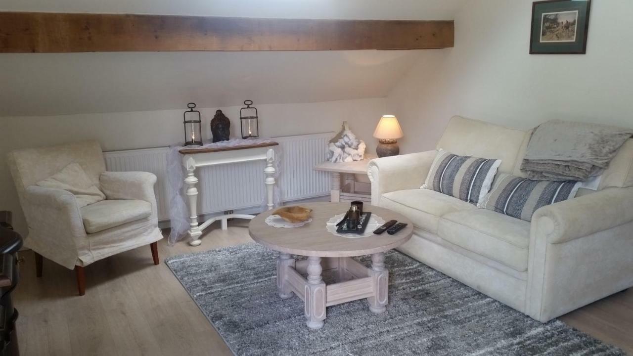 King Of Gold Stables Appartement Met Stalling Voor 5 Paarden Zutendaal Exterior photo